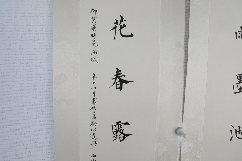 (4)