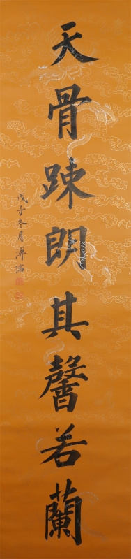 (4)