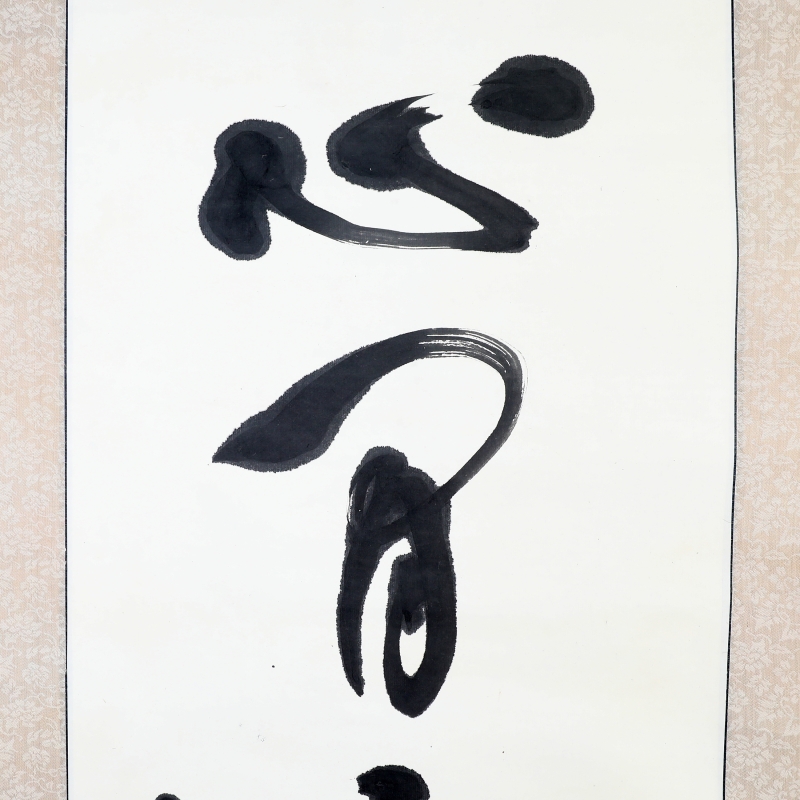 (4)
